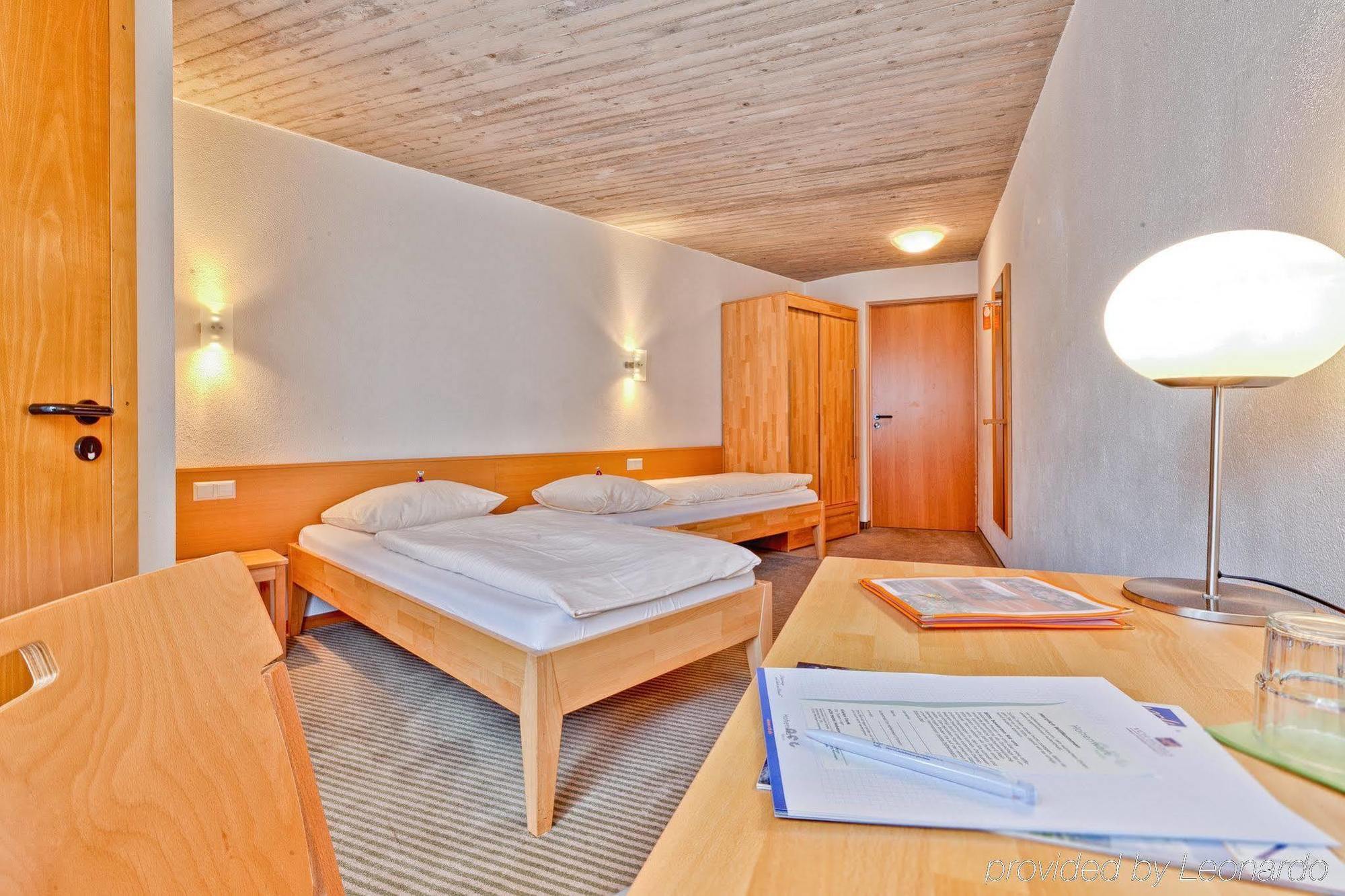 ท็อป วีซีเอช โฮเฮนวาร์ท ฟอรัม ฟอร์ซไฮม์ Hotel ภายนอก รูปภาพ